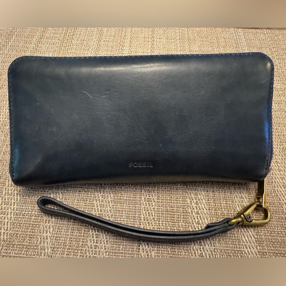 Fossil Navy Leather Wristlet Wallet